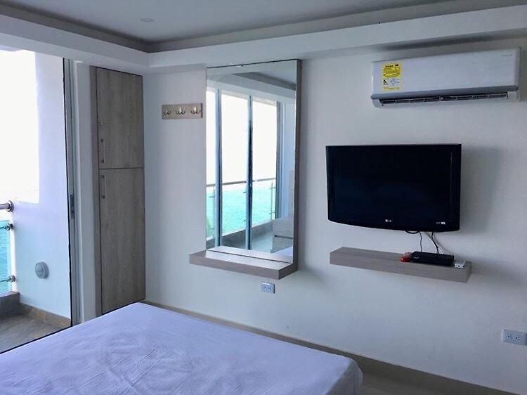Apartamento 807 Moderno En El Laguito, Vista Al Mar *